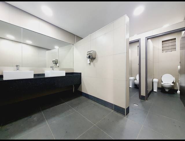 429M² SHOWROOM TO LET IN HALFWAY HOUSE